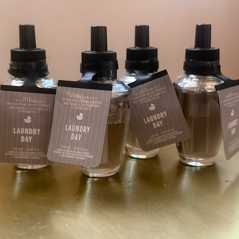 BATH & BODY WORKS — WALLFLOWERS — LAUNDRY DAY